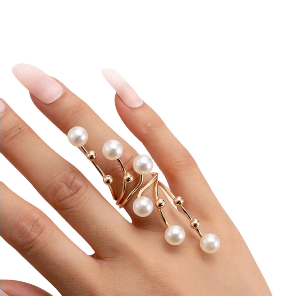 Elegant Gold and Pearl Women's Ring